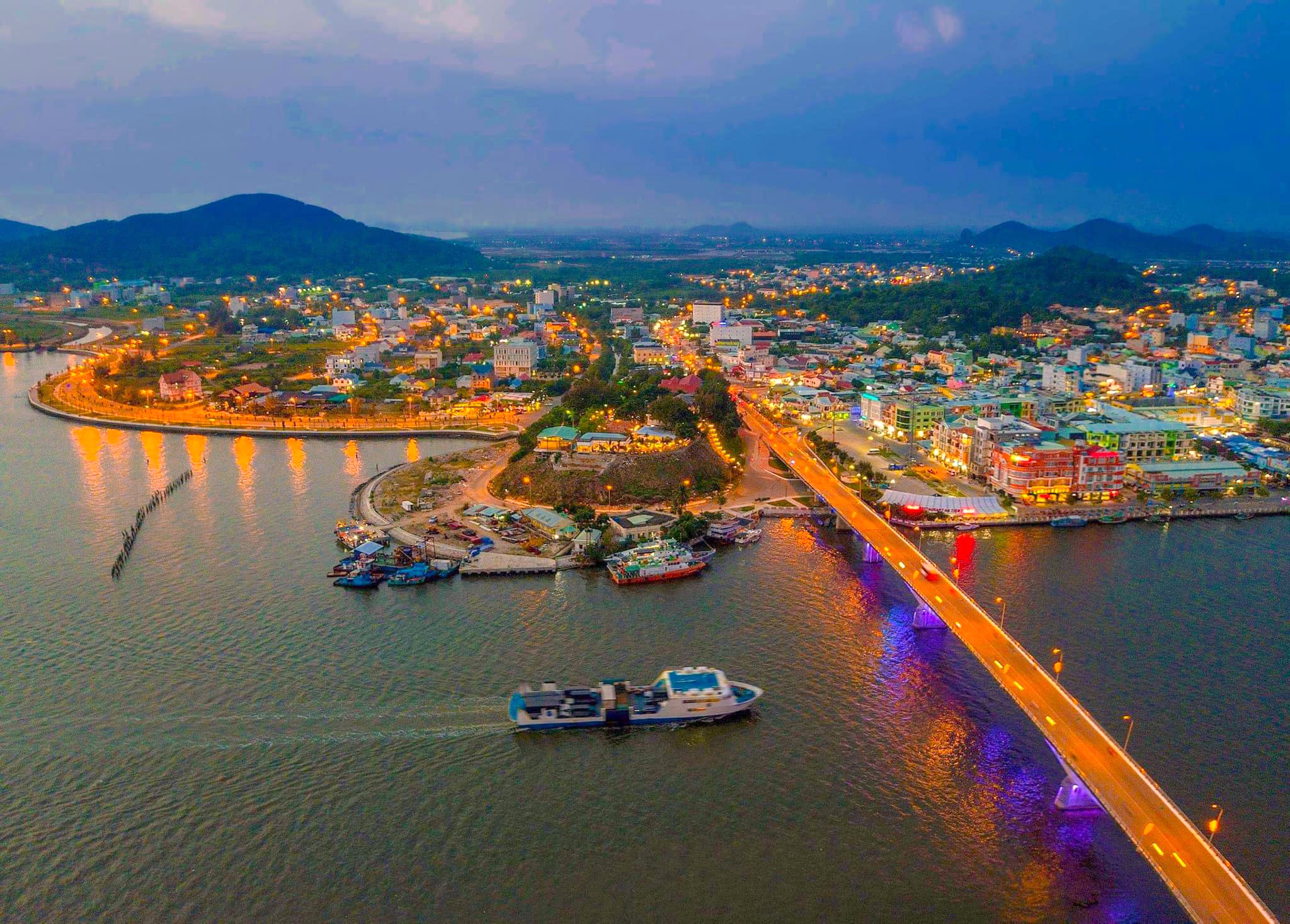 TRÀ SƯ - HÀ TIÊN - QUẦN ĐẢO BÀ LỤA 