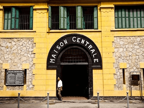 Khám phá Nhà tù Hỏa Lò – Dấu tích lịch sử giữa lòng Hà Nội